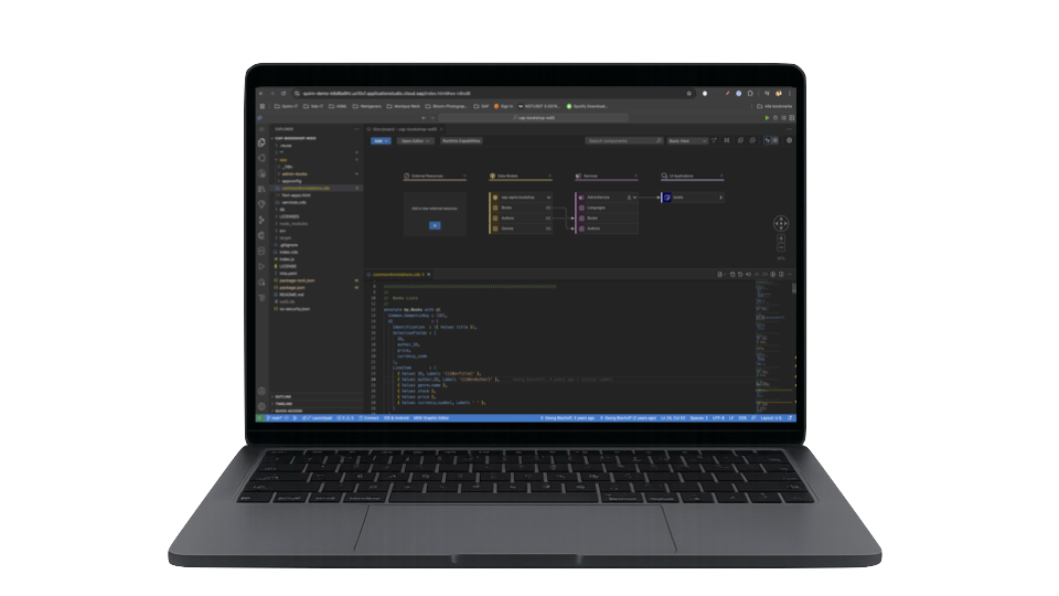 Een laptop met een open codeeromgeving, die het SAP Build Code ontwikkelplatform toont, inclusief een gebruikersinterface met opgemaakte code en projectbestanden.